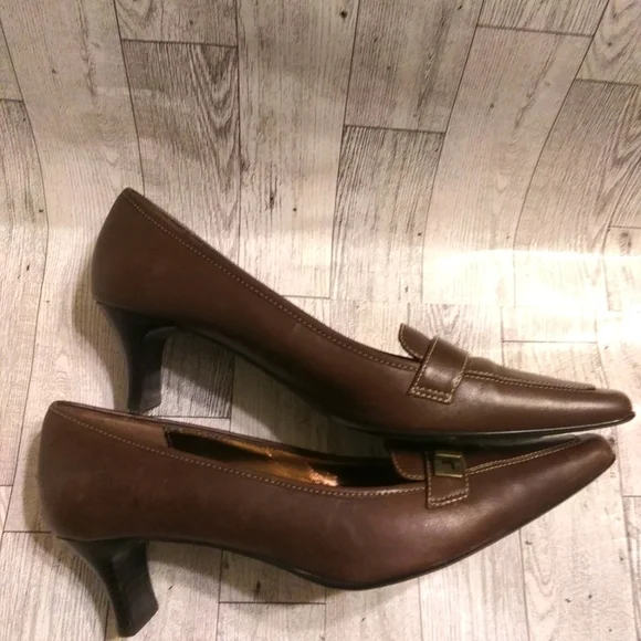 Maripe Brown Leather Pump 8.5 - Picture 2 of 7